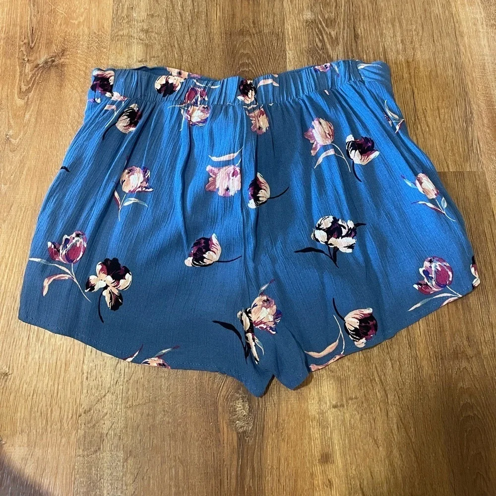 Ivy + Main blue floral wrap tie front shorts - Picture 2 of 2